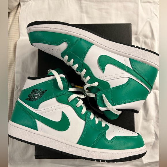 Air Jordan 1 Mid. Lucky Green. Size 10 - Picture 5 of 7